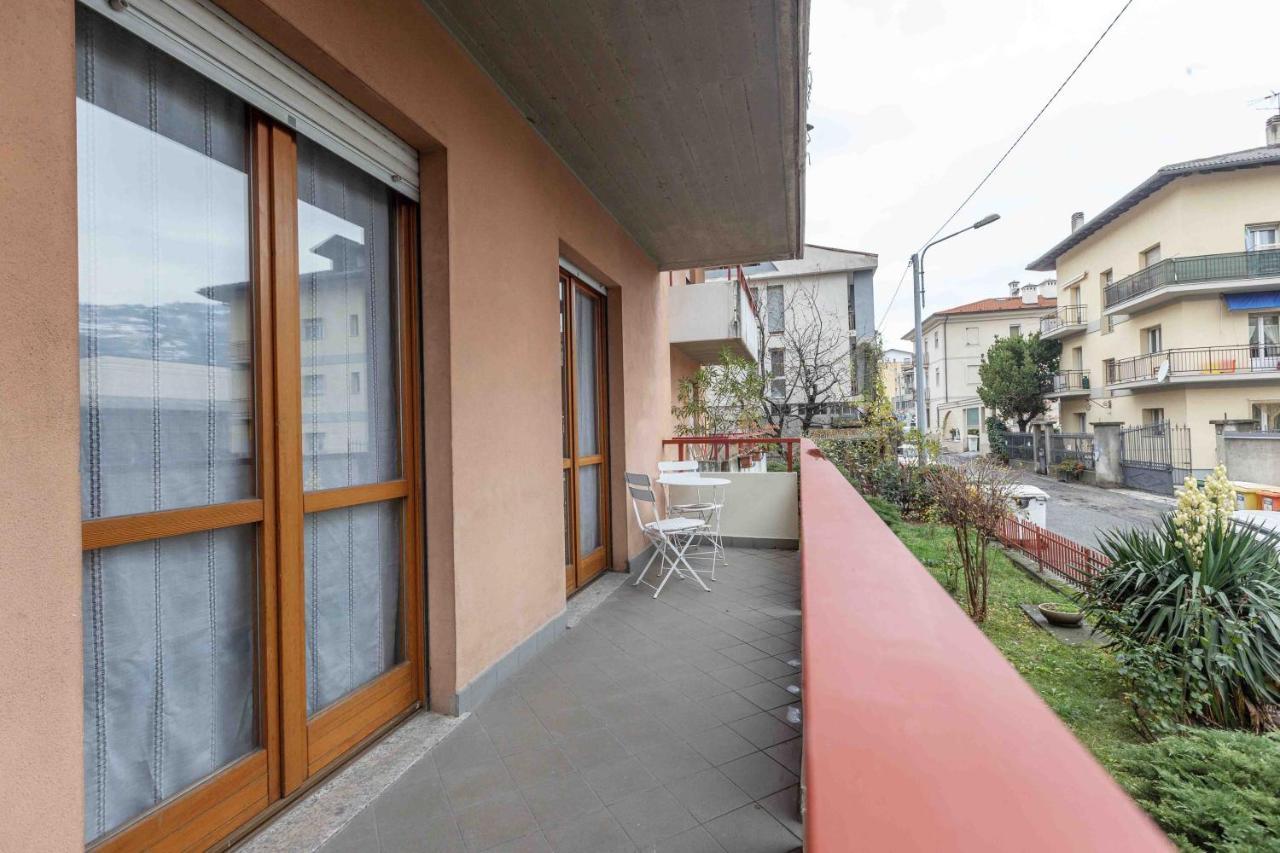Casa Alpina - Appartamento Aosta Bagian luar foto